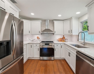 3123 W La Salle Street - Photo Thumbnail 3