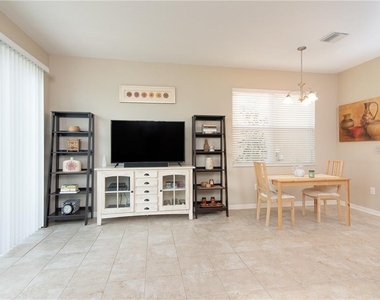 7083 Woodchase Glen Drive - Photo Thumbnail 5