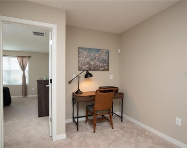 7083 Woodchase Glen Drive - Photo Thumbnail 15