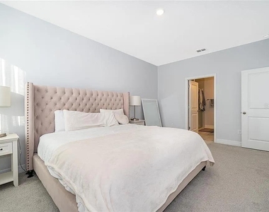 5818 Wallis Lane - Photo Thumbnail 11