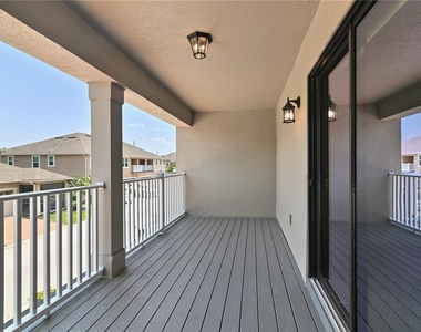 2913 Windmill Dr - Photo Thumbnail 2