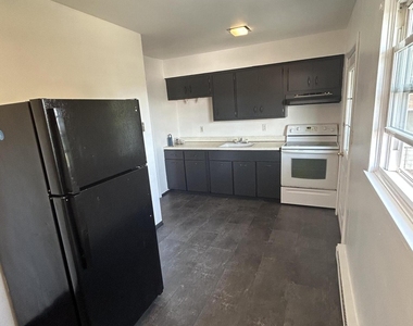 418 Pear Street - Photo Thumbnail 6