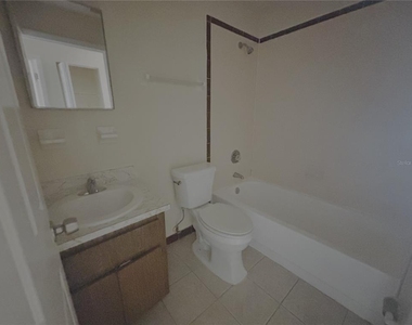 1915 Sw 70 Terrace - Photo Thumbnail 11