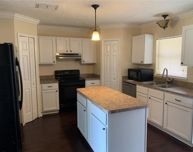 4300 Iveyglen Avenue - Photo Thumbnail 2