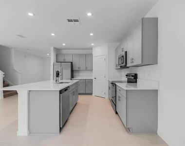 3964 Southern Vista Loop - Photo Thumbnail 3