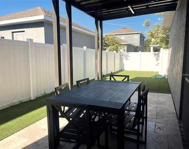 7148 Desert Mandarin Street - Photo Thumbnail 12