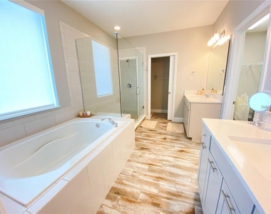 7148 Desert Mandarin Street - Photo Thumbnail 20