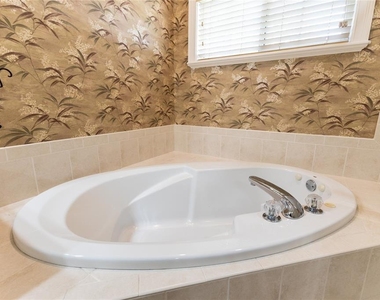 2429 Nw 93rd Street - Photo Thumbnail 29