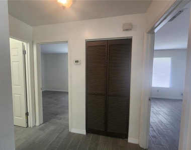 5817 Nw 23 Terrace - Photo Thumbnail 6