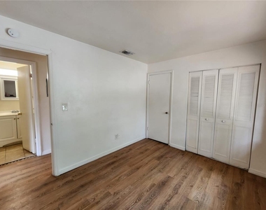 719 Sw 70th Terrace - Photo Thumbnail 9