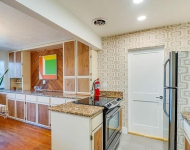 1286 John Anderson Drive - Photo Thumbnail 7