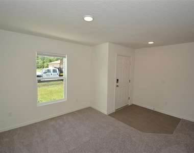 11 Roxland Lane - Photo Thumbnail 3