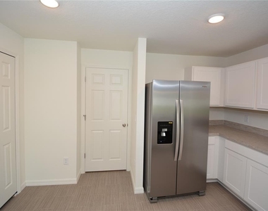 11 Roxland Lane - Photo Thumbnail 10