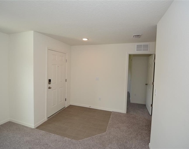 11 Roxland Lane - Photo Thumbnail 4