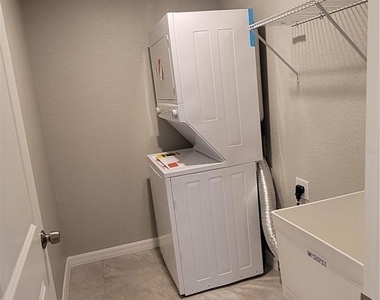 13481 Drysdale Avenue - Photo Thumbnail 11
