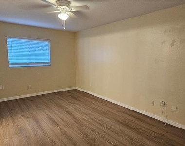 1628 Sw Santa Barbara Place - Photo Thumbnail 6