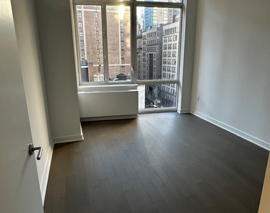 5th Avenue - Photo Thumbnail 14