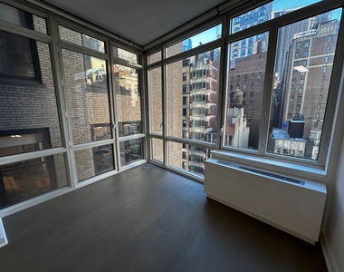 5th Avenue - Photo Thumbnail 10
