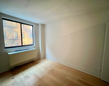 West 96th Street - Photo Thumbnail 3