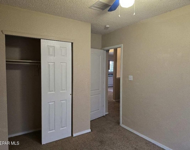 12105 Castle View Way - Photo Thumbnail 9