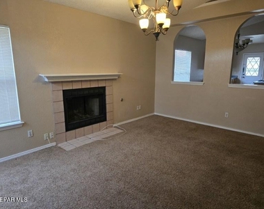 12105 Castle View Way - Photo Thumbnail 2