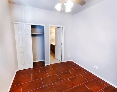10132 Dyer Street - Photo Thumbnail 4