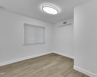 19004 Bremerton Drive - Photo Thumbnail 32