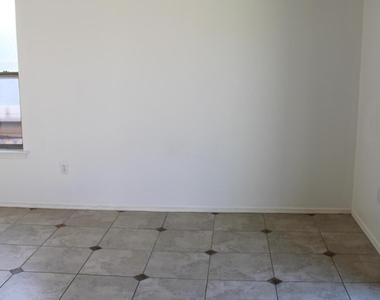 13985 Sandy Rock Drive - Photo Thumbnail 3