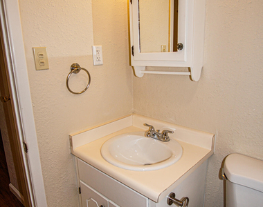 6155 Cleveland Avenue - Photo Thumbnail 8