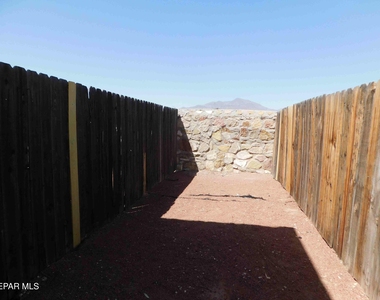 10051 Railroad Drive - Photo Thumbnail 4