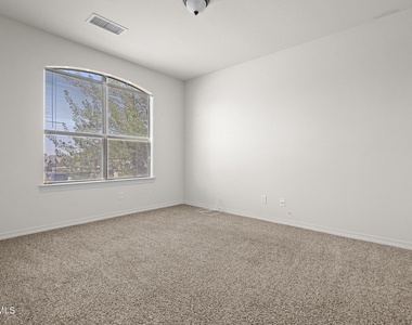 369 Emerald Acres Street - Photo Thumbnail 5