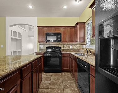 369 Emerald Acres Street - Photo Thumbnail 14
