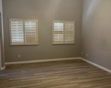1521 Rosenbaum Lane - Photo Thumbnail 3