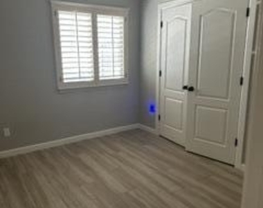 1521 Rosenbaum Lane - Photo Thumbnail 6