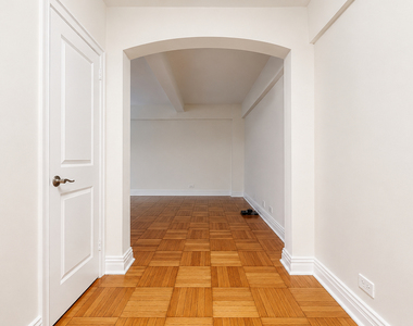 141 East 56th Street - Photo Thumbnail 3