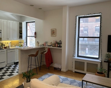 1402 Lexington Avenue - Photo Thumbnail 3