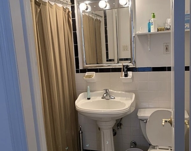 1402 Lexington Avenue - Photo Thumbnail 9