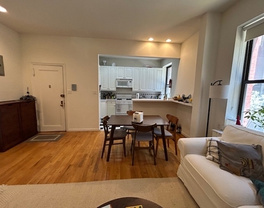 1402 Lexington Avenue - Photo Thumbnail 4