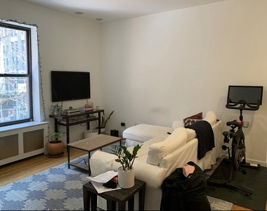 1402 Lexington Avenue - Photo Thumbnail 1