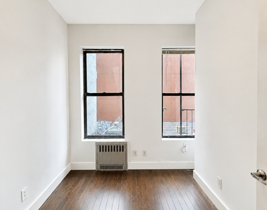 26 Wilson Avenue - Photo Thumbnail 4