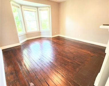 736 Clarissa St - Photo Thumbnail 6