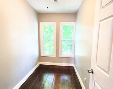 736 Clarissa St - Photo Thumbnail 7