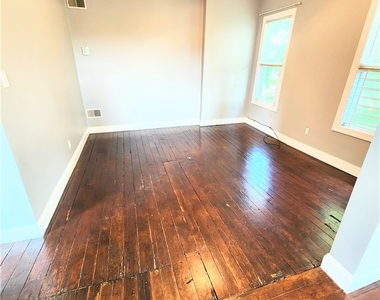 736 Clarissa St - Photo Thumbnail 3