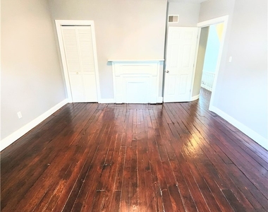 736 Clarissa St - Photo Thumbnail 5