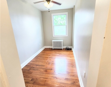 930 Portland St - Photo Thumbnail 10