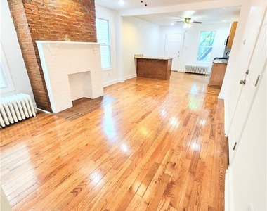 930 Portland St - Photo Thumbnail 2