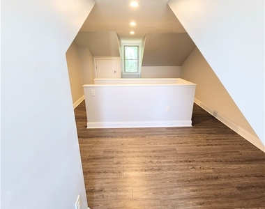 6010 Butler St - Photo Thumbnail 10