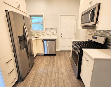 6010 Butler St - Photo Thumbnail 3