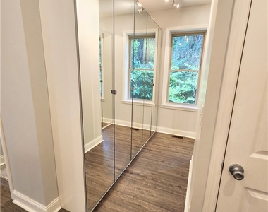 6010 Butler St - Photo Thumbnail 12