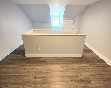 6010 Butler St - Photo Thumbnail 11